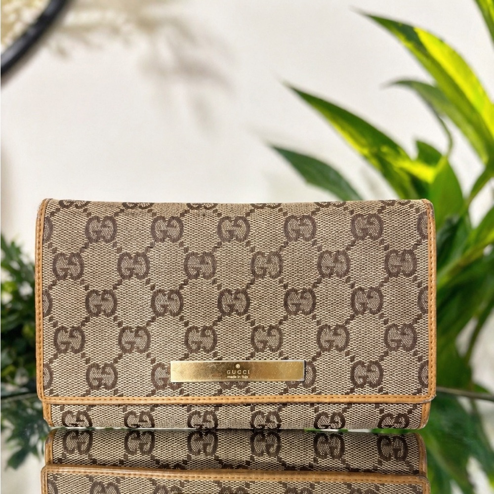Gucci Beige and Brown GG Canvas Kisslock Wallet with Gold Plaque - Picture 2 of 12